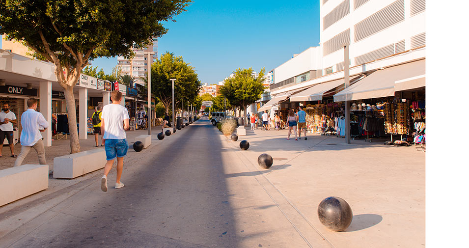 filete Por lo tanto Circunstancias imprevistas Shopping in Magaluf - Discover Mallorca