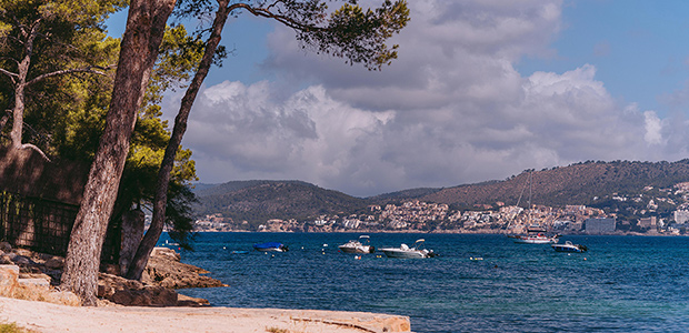 17. Pasea por el paseo marítimo