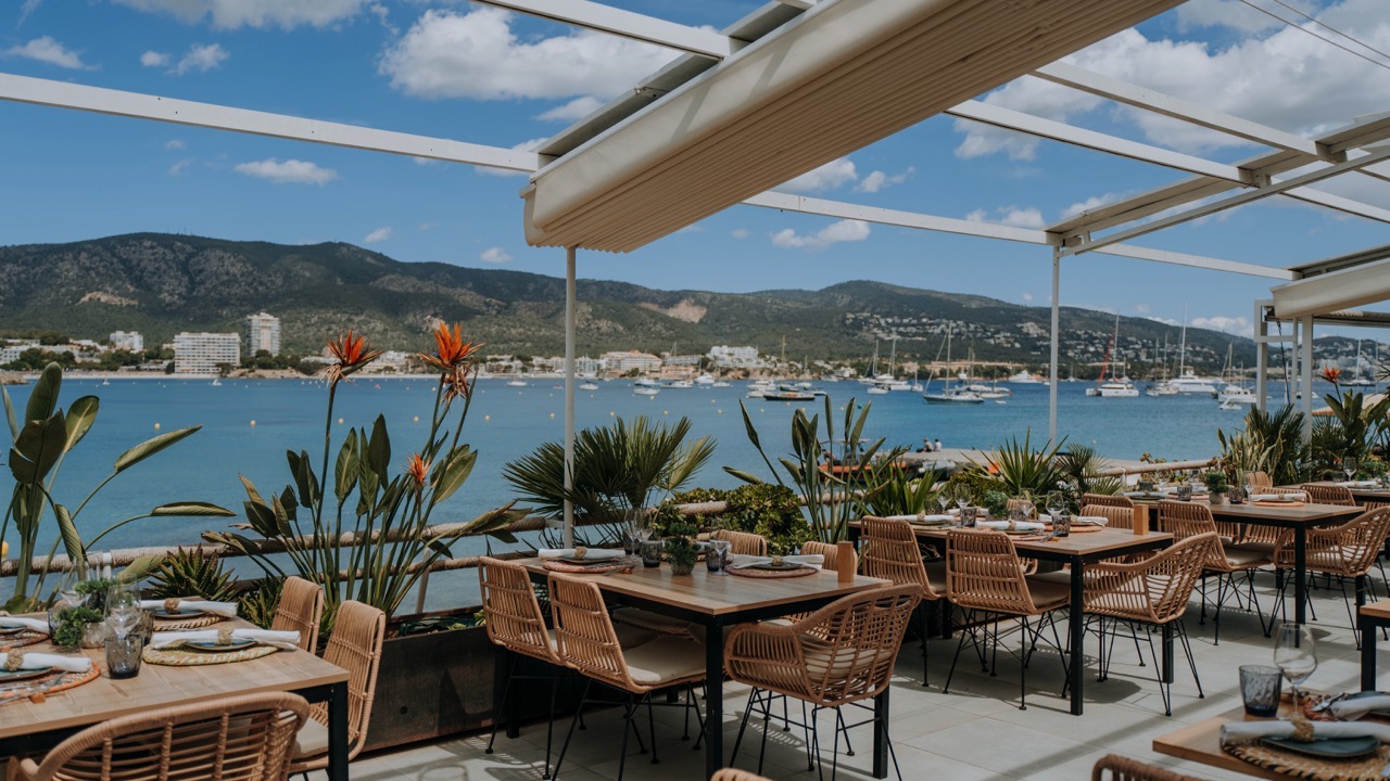 Savour seaside dining by Palma Nova beach - Discover Mallorca