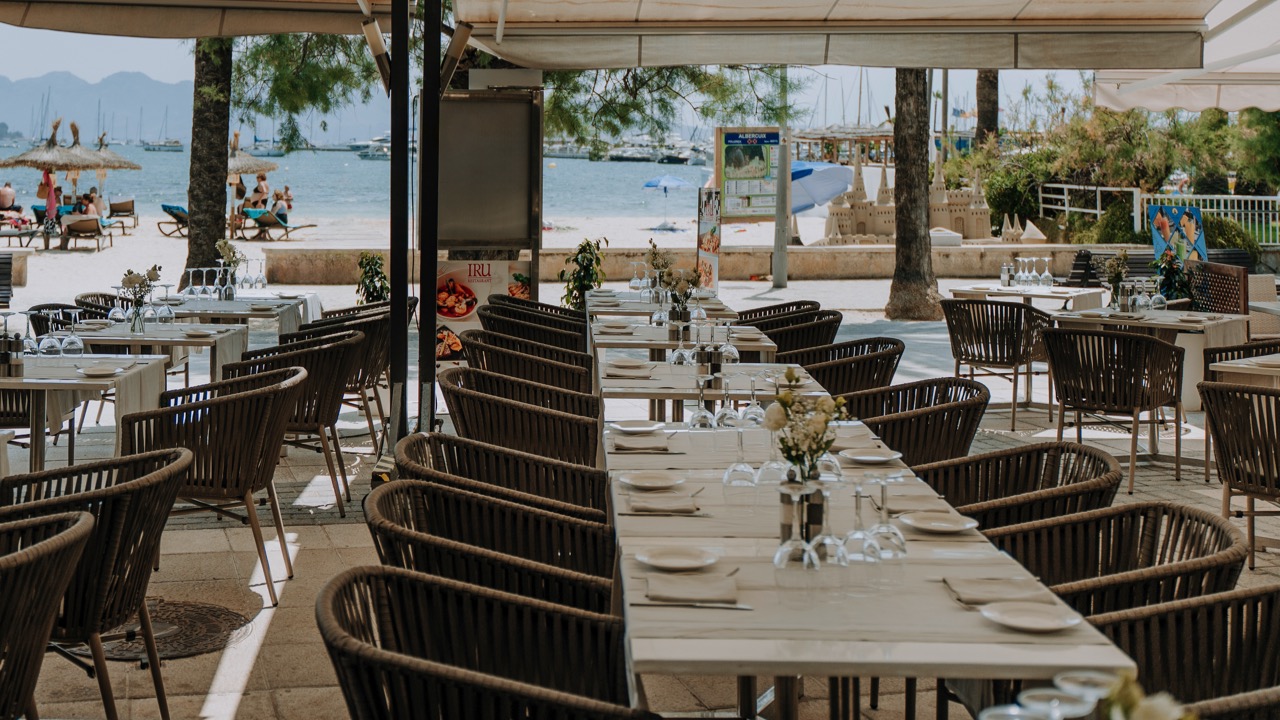 Mallorca lifestyle restaurant by the sea