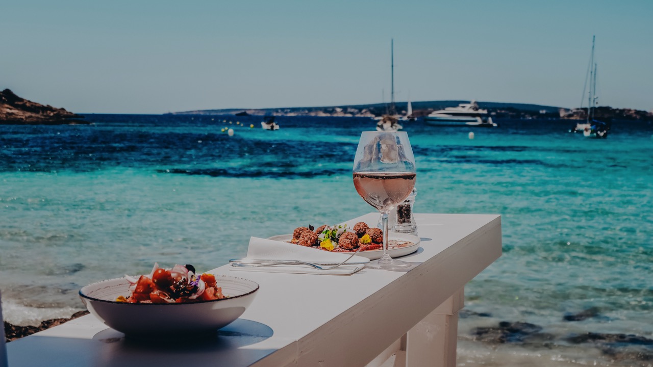 Nanai Cala Contesa: Ceviche und Sonnenschein